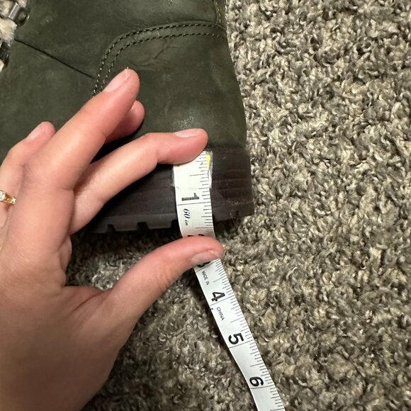 Used Good Condition Weather proof Uggs FRASER style - Picture 7 of 8